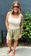 Load image into Gallery viewer, Frayed Hem Drawstring Waist Linen Shorts
